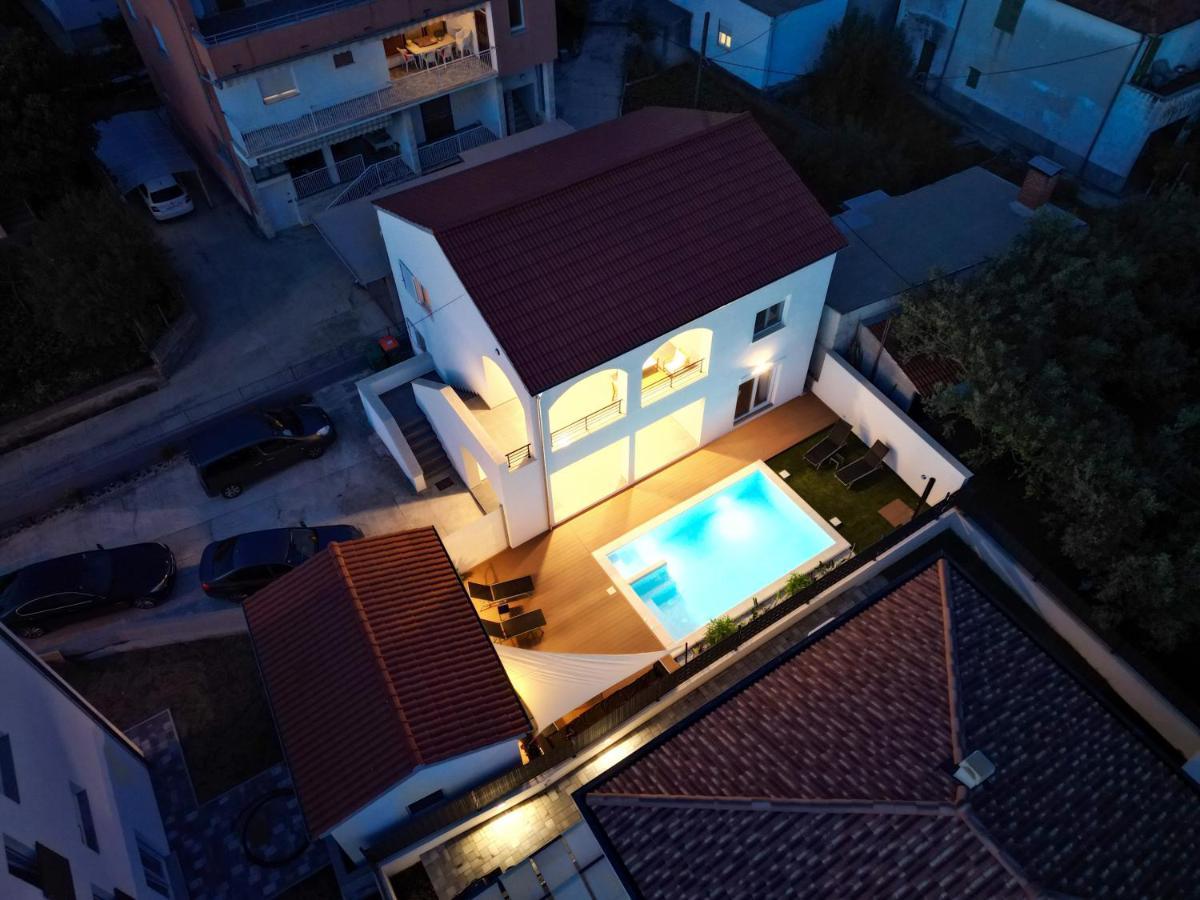 Bernie Apartments With A Pool Zadar Buitenkant foto