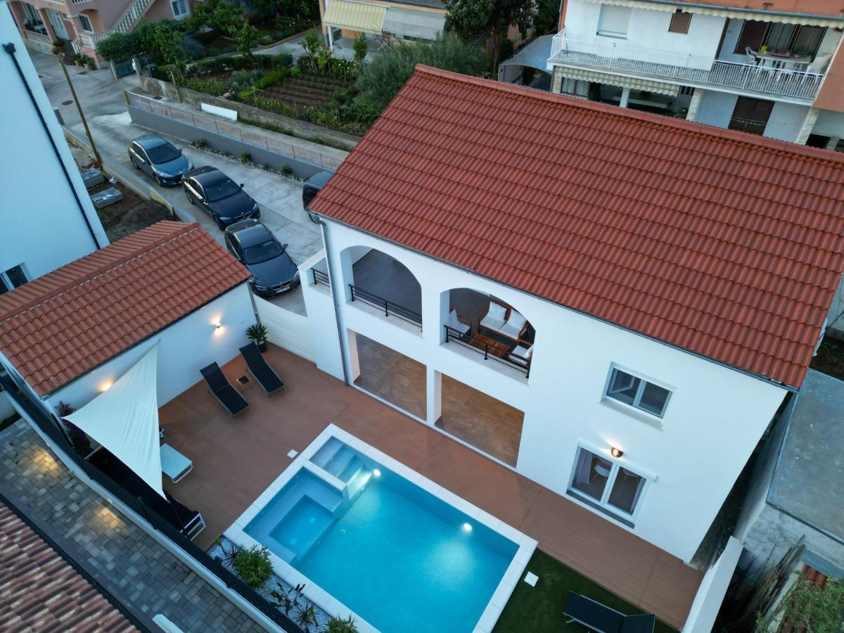 Bernie Apartments With A Pool Zadar Buitenkant foto