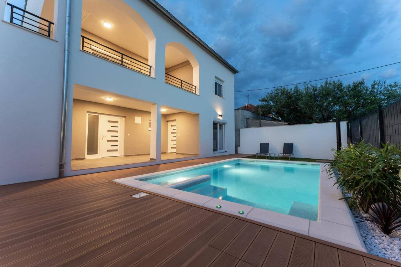 Bernie Apartments With A Pool Zadar Buitenkant foto