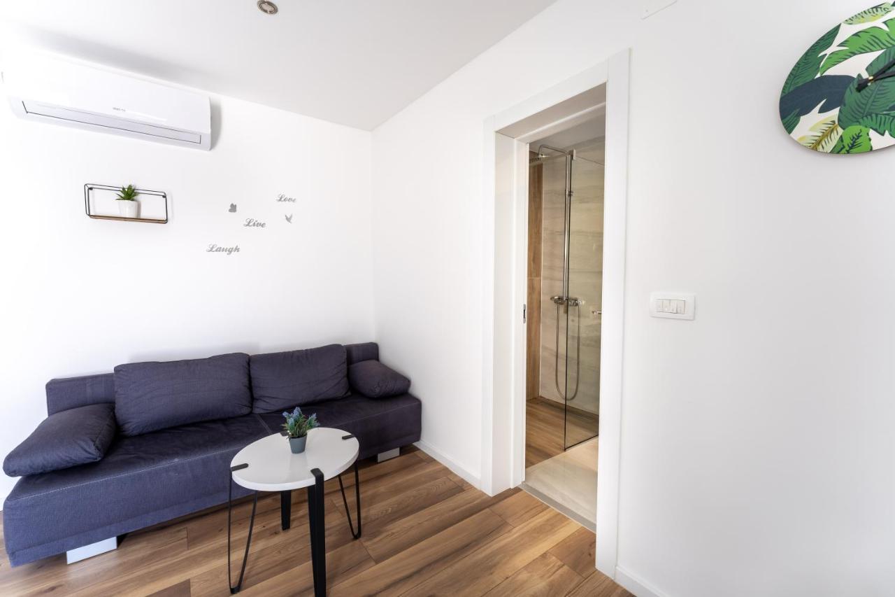 Bernie Apartments With A Pool Zadar Buitenkant foto