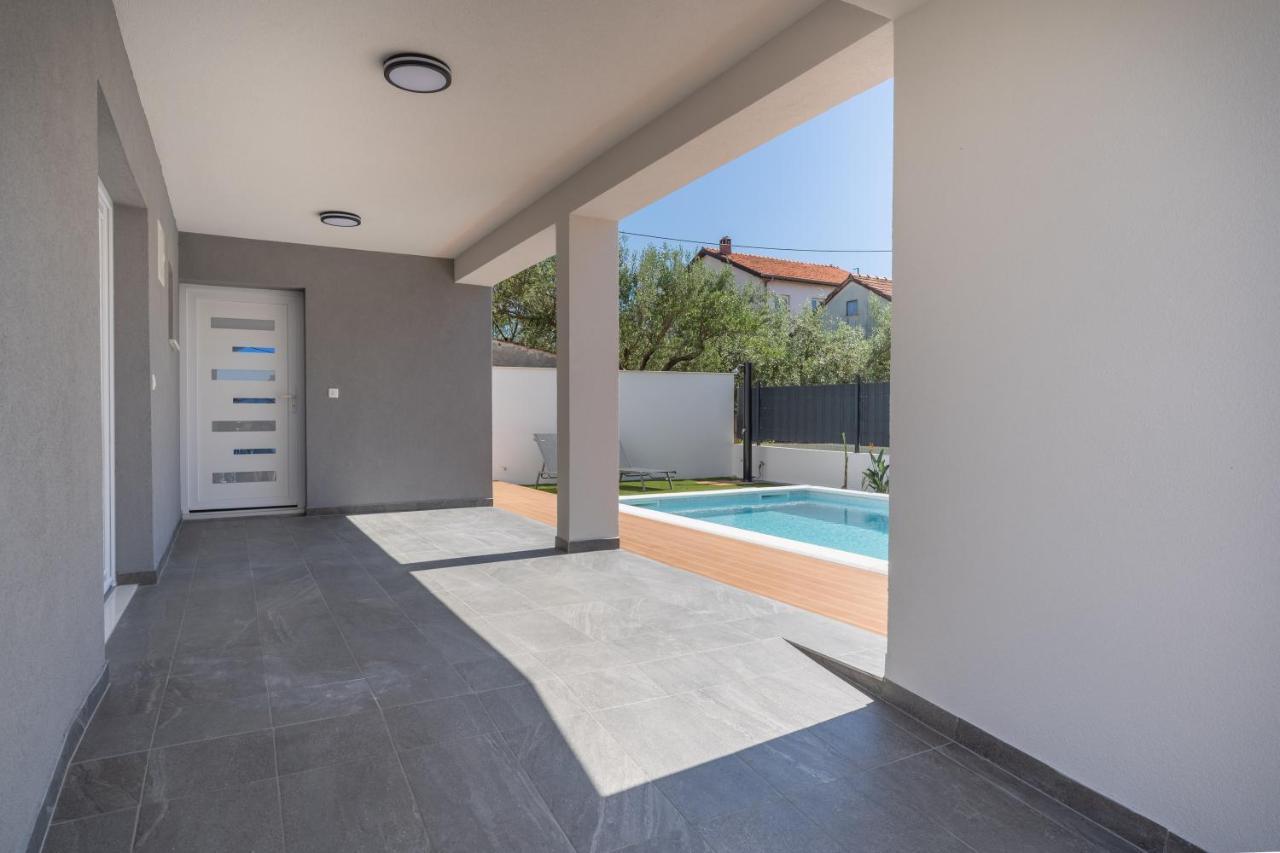 Bernie Apartments With A Pool Zadar Buitenkant foto
