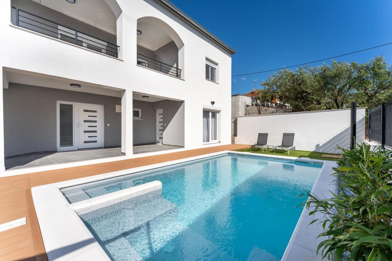 Bernie Apartments With A Pool Zadar Buitenkant foto